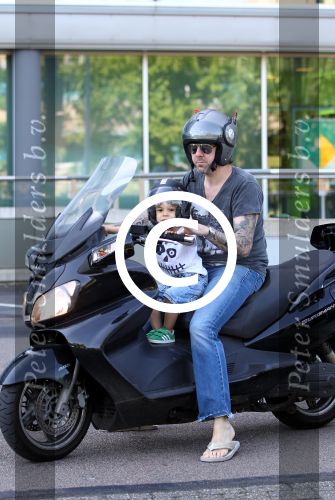 Amsterdam 25 mei 2012
Ruud de Wild met zijn zoontje Johnny samen op de motor.
Peter Smulders bv