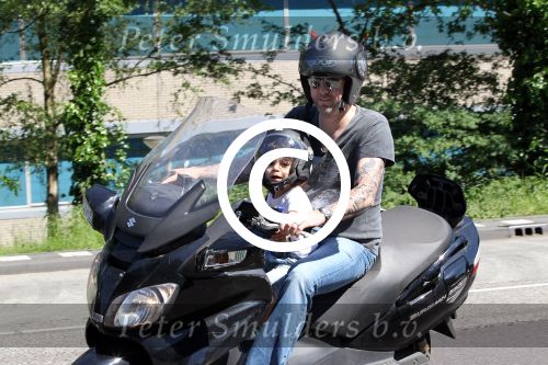Amsterdam 25 mei 2012
Ruud de Wild met zijn zoontje Johnny samen op de motor.
Peter Smulders bv