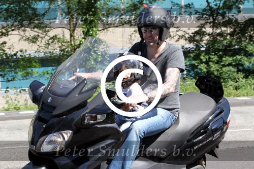 Amsterdam 25 mei 2012
Ruud de Wild met zijn zoontje Johnny samen op de motor.
Peter Smulders bv