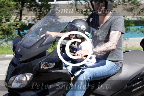 Amsterdam 25 mei 2012
Ruud de Wild met zijn zoontje Johnny samen op de motor.
Peter Smulders bv