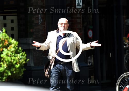 Amsterdam 25 mei 2012
Serge Henri Valcke met een kennis op de cornelis schuytstraat.
Peter Smulders bv