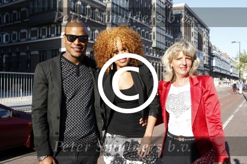 Amsterdam 28 mei 2012
Presentatie in panama. Sharon Doorson met moeder en vriend ( The voice of holland TVOH)
Peter Smulders bv