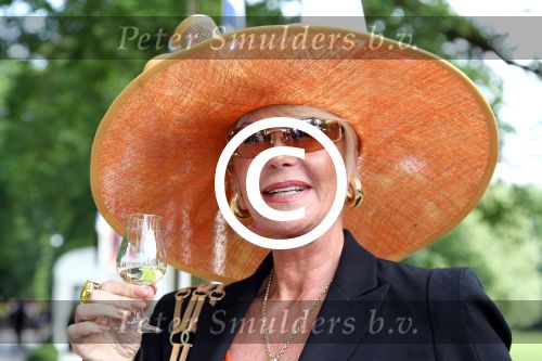 Breukelen 12 juni 2012
Haringparty op Neijenrode. Sheila de Vries met man
Peter Smulders bv