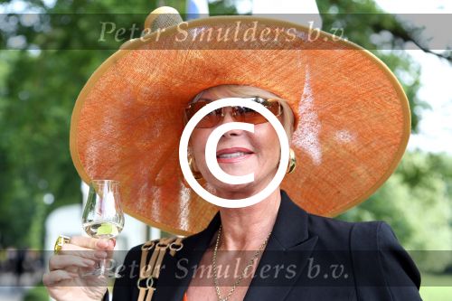Breukelen 12 juni 2012
Haringparty op Neijenrode. Sheila de Vries met man
Peter Smulders bv