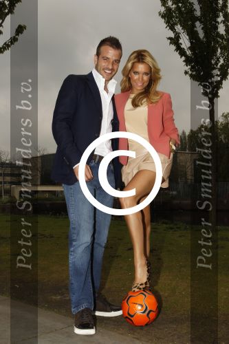 Amsterdam, 3 Mei 2012 Presentatie Nieuw Magazine RAFAEL in Cafe Vak zuid, Olympisch Stadion.
Rafel v d Vaart samen met zijn vrouw Sylvie v d Vaart
Foto Peter Smulders BV
