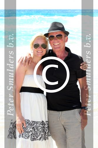 ibiza 1 mei 2012
Sonja Bakker met haar kinderen vader en vriend Jan en zijn dochter op vakantie op ibiza. Ook hun hondje hadden ze mee genomen.
Peter Smulders bv