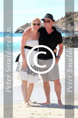 ibiza 1 mei 2012
Sonja Bakker met haar kinderen vader en vriend Jan en zijn dochter op vakantie op ibiza. Ook hun hondje hadden ze mee genomen.
Peter Smulders bv