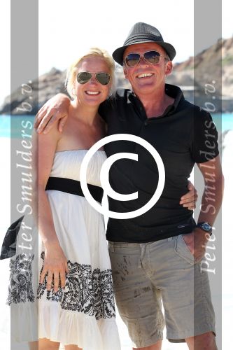 ibiza 1 mei 2012
Sonja Bakker met haar kinderen vader en vriend Jan en zijn dochter op vakantie op ibiza. Ook hun hondje hadden ze mee genomen.
Peter Smulders bv