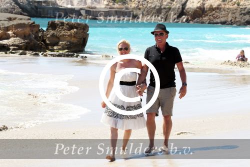 ibiza 1 mei 2012
Sonja Bakker met haar kinderen vader en vriend Jan en zijn dochter op vakantie op ibiza. Ook hun hondje hadden ze mee genomen.
Peter Smulders bv