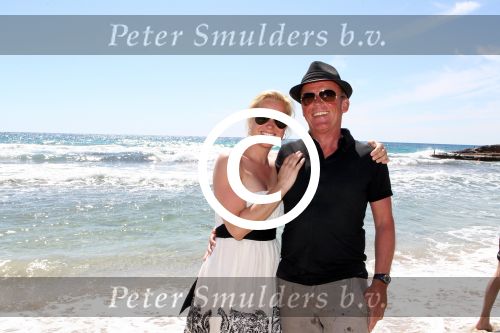 ibiza 1 mei 2012
Sonja Bakker met haar kinderen vader en vriend Jan en zijn dochter op vakantie op ibiza. Ook hun hondje hadden ze mee genomen.
Peter Smulders bv