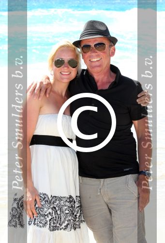 ibiza 1 mei 2012
Sonja Bakker met haar kinderen vader en vriend Jan en zijn dochter op vakantie op ibiza. Ook hun hondje hadden ze mee genomen.
Peter Smulders bv