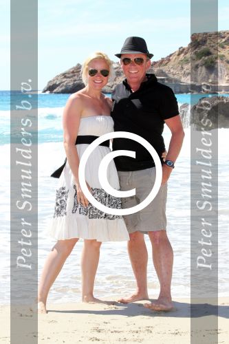 ibiza 1 mei 2012
Sonja Bakker met haar kinderen vader en vriend Jan en zijn dochter op vakantie op ibiza. Ook hun hondje hadden ze mee genomen.
Peter Smulders bv