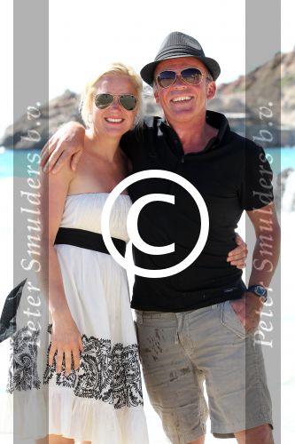 ibiza 1 mei 2012
Sonja Bakker met haar kinderen vader en vriend Jan en zijn dochter op vakantie op ibiza. Ook hun hondje hadden ze mee genomen.
Peter Smulders bv