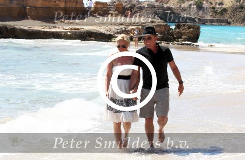 ibiza 1 mei 2012
Sonja Bakker met haar kinderen vader en vriend Jan en zijn dochter op vakantie op ibiza. Ook hun hondje hadden ze mee genomen.
Peter Smulders bv