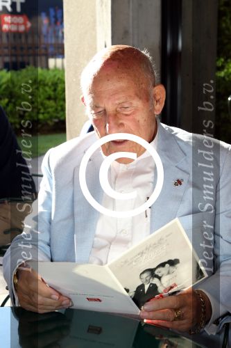 Brescia 16 en 17 mei 2012
State of Art is sponsor van de mille miglia en rijdt met div rijders in hun porsches spyder. Oa Jan Peter Balkenende Koen Wauters en jan Kees de Jager rijden mee. Stirling Moss
Peter Smulders bv
Peter Smulders bv