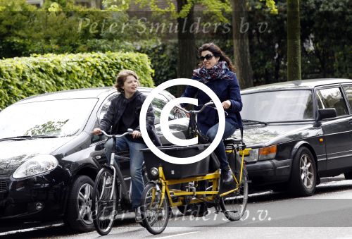 Amsterdam 9 mei 2012
Susan Visser met zoon op de fiets.
Peter Smulders bv