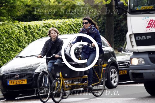 Amsterdam 9 mei 2012
Susan Visser met zoon op de fiets.
Peter Smulders bv