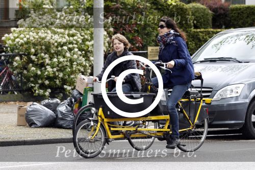 Amsterdam 9 mei 2012
Susan Visser met zoon op de fiets.
Peter Smulders bv
