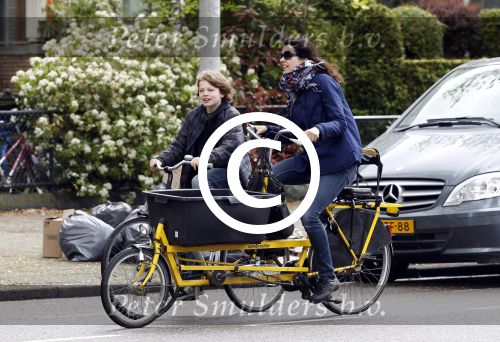Amsterdam 9 mei 2012
Susan Visser met zoon op de fiets.
Peter Smulders bv
