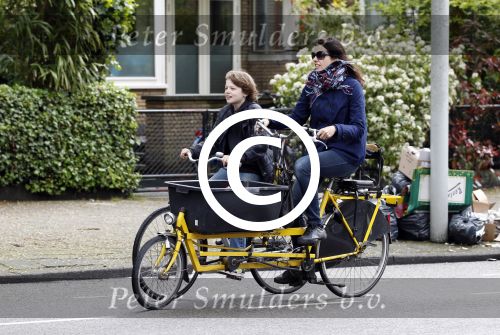 Amsterdam 9 mei 2012
Susan Visser met zoon op de fiets.
Peter Smulders bv
