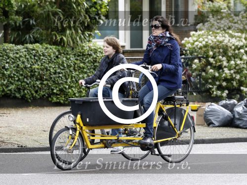 Amsterdam 9 mei 2012
Susan Visser met zoon op de fiets.
Peter Smulders bv