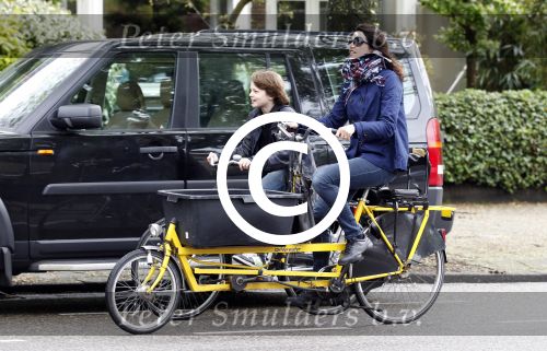 Amsterdam 9 mei 2012
Susan Visser met zoon op de fiets.
Peter Smulders bv