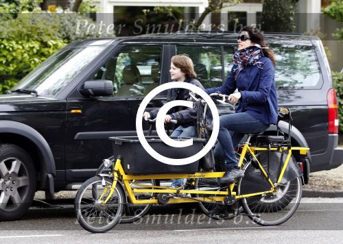 Amsterdam 9 mei 2012
Susan Visser met zoon op de fiets.
Peter Smulders bv