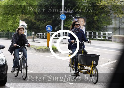 Amsterdam 9 mei 2012
Susan Visser met zoon op de fiets.
Peter Smulders bv