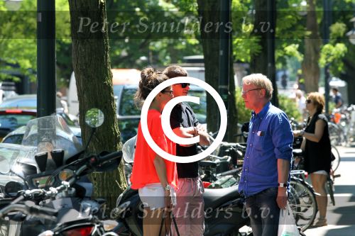 Amsterdam 25 mei 2012
Sven Kramer en zijn vriendin Naomi v As in gesprek met Jack Spijkerman op de cornelis schuytstraat.
Peter Smulders bv