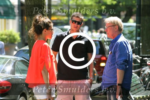 Amsterdam 25 mei 2012
Sven Kramer en zijn vriendin Naomi v As in gesprek met Jack Spijkerman op de cornelis schuytstraat.
Peter Smulders bv