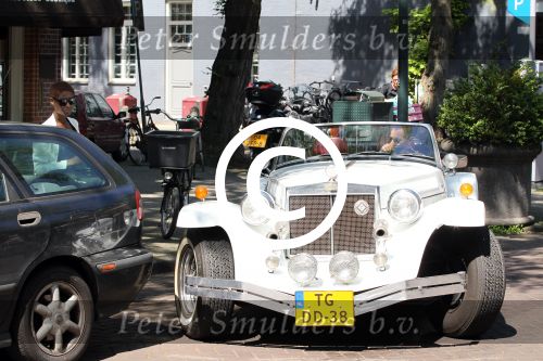 Amsterdam 25 mei 2012
Sylvana Simons met vriend Ronald Kahn in een Clenet. Van deze auto zijn er maar 250 gemaakt.
Peter Smulders bv