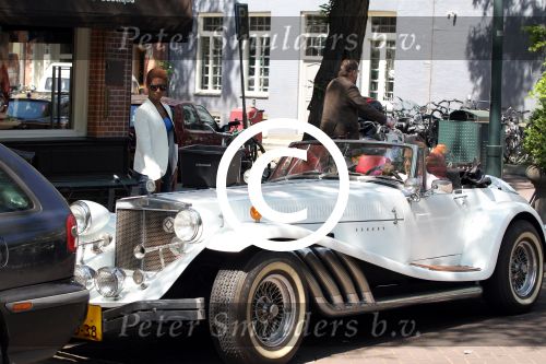 Amsterdam 25 mei 2012
Sylvana Simons met vriend Ronald Kahn in een Clenet. Van deze auto zijn er maar 250 gemaakt.
Peter Smulders bv