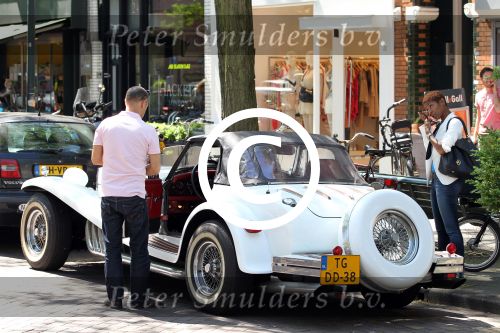 Amsterdam 25 mei 2012
Sylvana Simons met vriend Ronald Kahn in een Clenet. Van deze auto zijn er maar 250 gemaakt.
Peter Smulders bv
