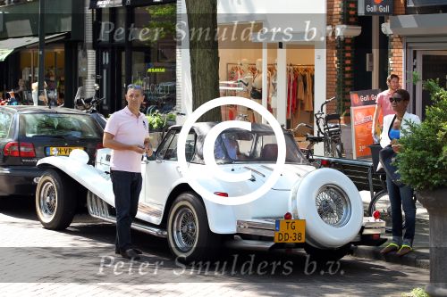 Amsterdam 25 mei 2012
Sylvana Simons met vriend Ronald Kahn in een Clenet. Van deze auto zijn er maar 250 gemaakt.
Peter Smulders bv