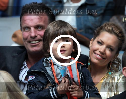 Amsterdam 2 juni 2012
Nederland- Noord ierland 6-0 in de arena. Sylvie Damian en schoonvader Ramon v d Vaart
Peter Smulders bv