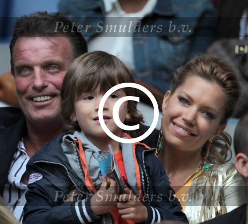 Amsterdam 2 juni 2012
Nederland- Noord ierland 6-0 in de arena. Sylvie Damian en schoonvader Ramon v d Vaart
Peter Smulders bv