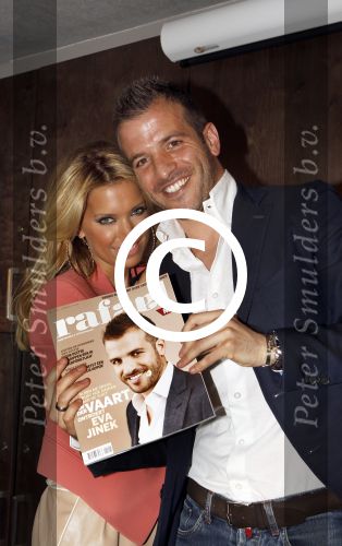 Amsterdam, 3 Mei 2012 Presentatie Nieuw Magazine RAFAEL in Cafe Vak zuid, Olympisch Stadion.
Rafel v d Vaart samen met zijn vrouw Sylvie v d Vaart
Foto Peter Smulders BV