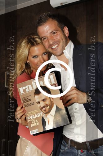 Amsterdam, 3 Mei 2012 Presentatie Nieuw Magazine RAFAEL in Cafe Vak zuid, Olympisch Stadion.
Rafel v d Vaart samen met zijn vrouw Sylvie v d Vaart
Foto Peter Smulders BV