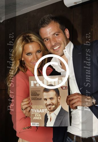 Amsterdam, 3 Mei 2012 Presentatie Nieuw Magazine RAFAEL in Cafe Vak zuid, Olympisch Stadion.
Rafel v d Vaart samen met zijn vrouw Sylvie v d Vaart
Foto Peter Smulders BV