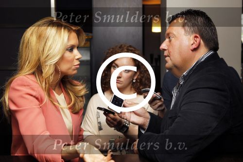 Amsterdam, 3 Mei 2012 Presentatie Nieuw Magazine RAFAEL in Cafe Vak zuid, Olympisch Stadion.
Rafel v d Vaart samen met zijn vrouw Sylvie v d Vaart
Foto Peter Smulders BV