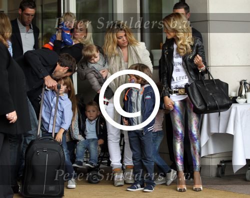 Amsterdam 4 juni 2012
Vertrek Nederlands elftal v.a. het Hilton hotel naar het EK in Oekraine en Polen.
Sylvie v d Vaart met haar zoontje Damian v d Vaart
Peter Smulders bv