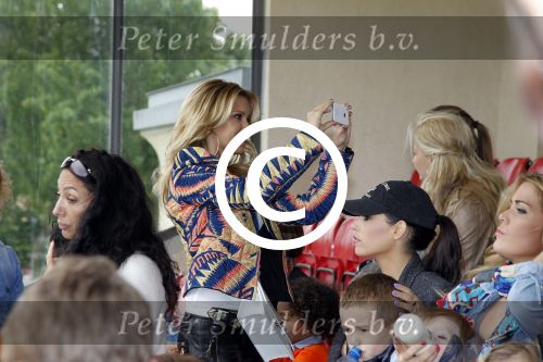 Lausanne, 17 en 18 Augustus 2012
Sylvie v d Vaart samen met de dames van het Nederlands elftal, Rafael v d Vaart en hun zoontje Damian v d Vaart
Foto Peter Smulders BV
