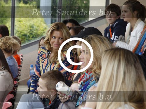 Lausanne, 17 en 18 Augustus 2012
Sylvie v d Vaart samen met de dames van het Nederlands elftal, Rafael v d Vaart en hun zoontje Damian v d Vaart
Foto Peter Smulders BV