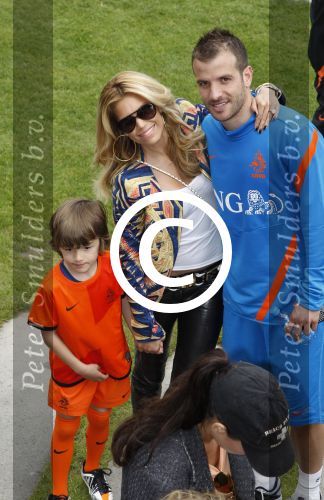 Lausanne, 17 en 18 Augustus 2012
Sylvie v d Vaart samen met de dames van het Nederlands elftal, Rafael v d Vaart en hun zoontje Damian v d Vaart
Foto Peter Smulders BV