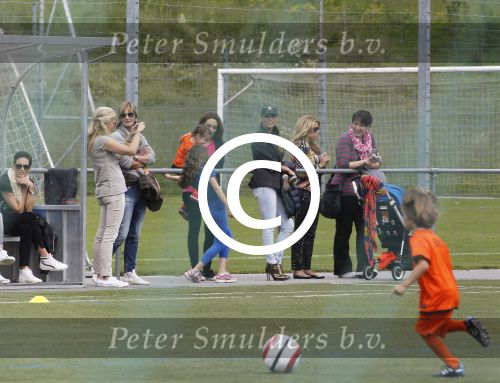 Lausanne, 17 en 18 Augustus 2012
Sylvie v d Vaart samen met de dames van het Nederlands elftal, Rafael v d Vaart en hun zoontje Damian v d Vaart
Foto Peter Smulders BV