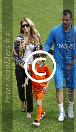 Lausanne, 17 en 18 Augustus 2012
Sylvie v d Vaart samen met de dames van het Nederlands elftal, Rafael v d Vaart en hun zoontje Damian v d Vaart
Foto Peter Smulders BV