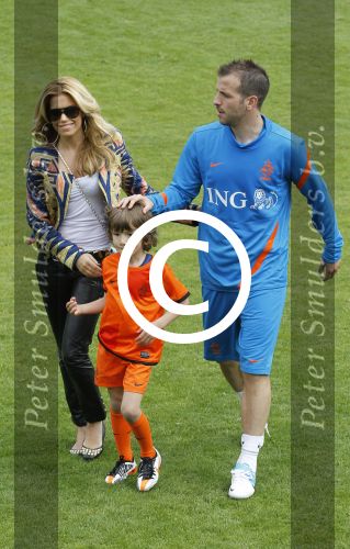 Lausanne, 17 en 18 Augustus 2012
Sylvie v d Vaart samen met de dames van het Nederlands elftal, Rafael v d Vaart en hun zoontje Damian v d Vaart
Foto Peter Smulders BV