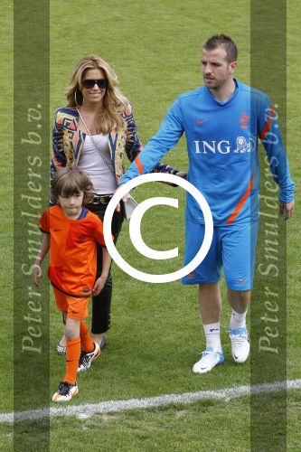 Lausanne, 17 en 18 Augustus 2012
Sylvie v d Vaart samen met de dames van het Nederlands elftal, Rafael v d Vaart en hun zoontje Damian v d Vaart
Foto Peter Smulders BV