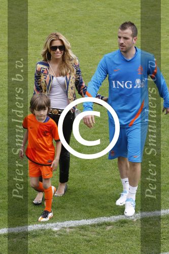 Lausanne, 17 en 18 Augustus 2012
Sylvie v d Vaart samen met de dames van het Nederlands elftal, Rafael v d Vaart en hun zoontje Damian v d Vaart
Foto Peter Smulders BV