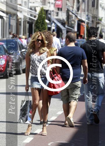Amsterdam 26 mei 2012
Sylvie v d Vaart met zoon Damian en aupair op de pc hooftstraat.
Peter Smulders bv
